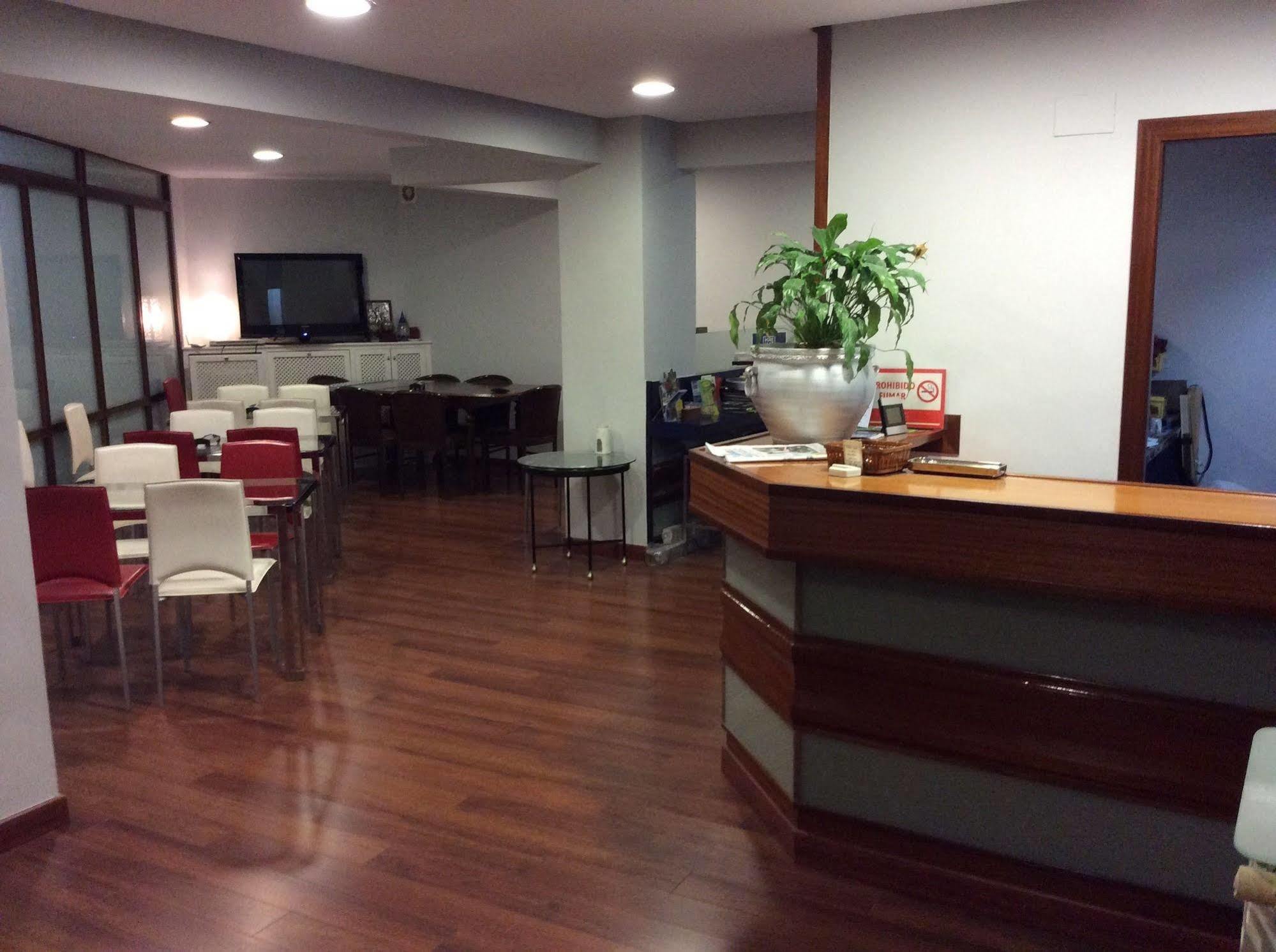 Hostal Liebana ซานตานเดร์ ภายนอก รูปภาพ