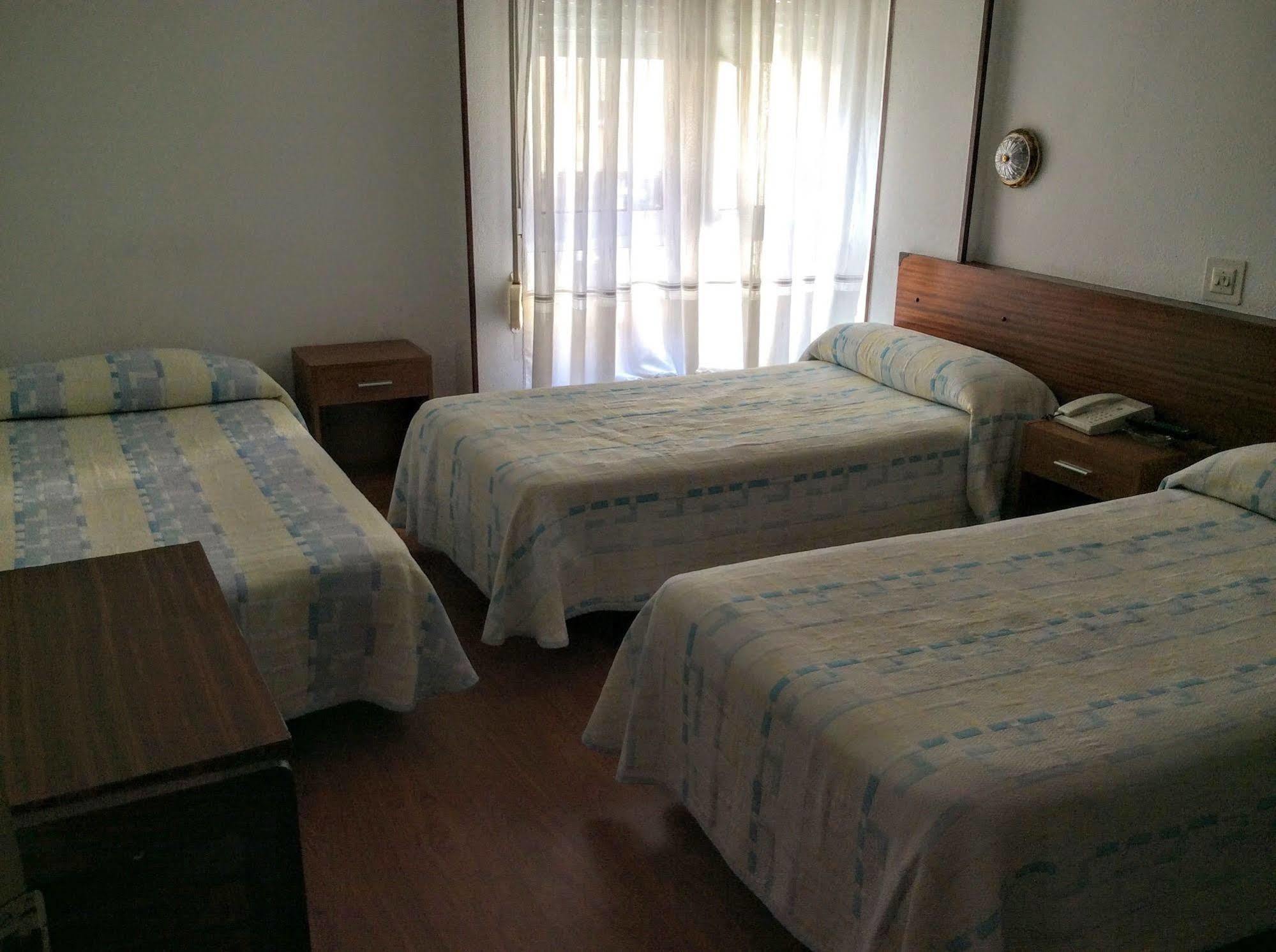 Hostal Liebana ซานตานเดร์ ภายนอก รูปภาพ